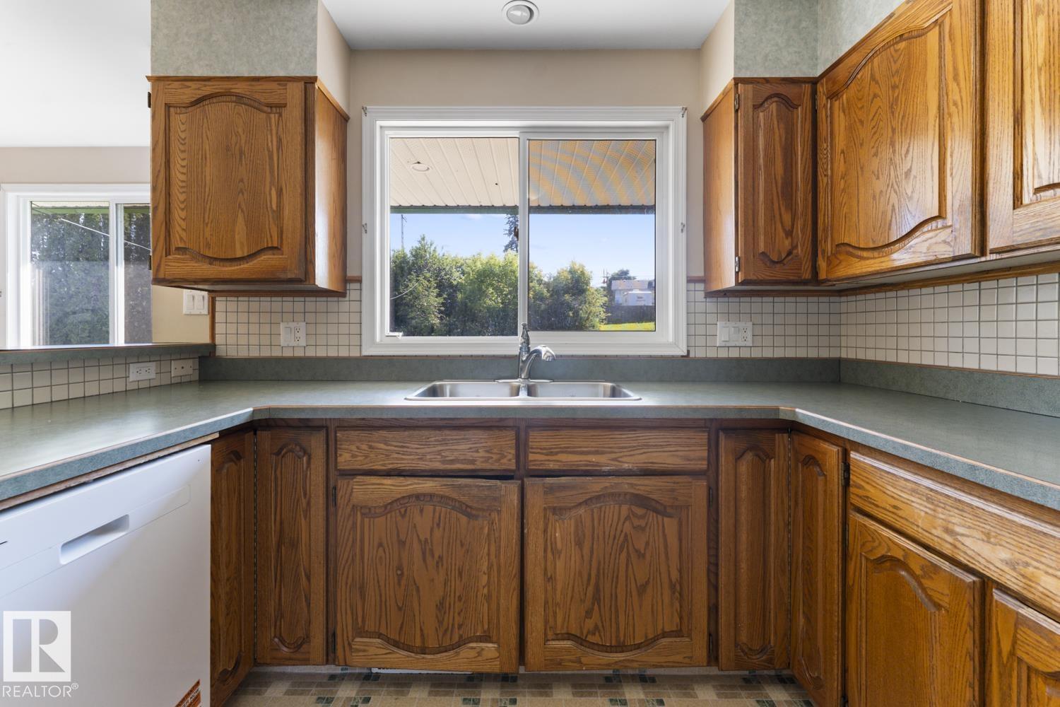 315 Lakeshore DR - 13