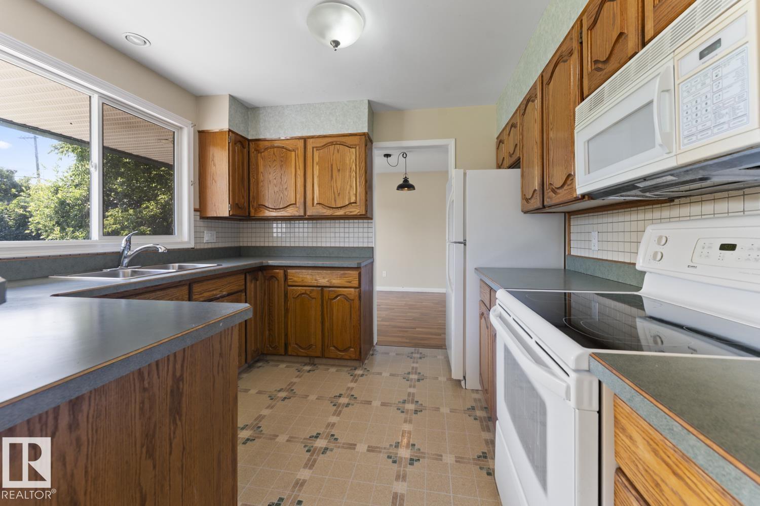 315 Lakeshore DR - Image 14