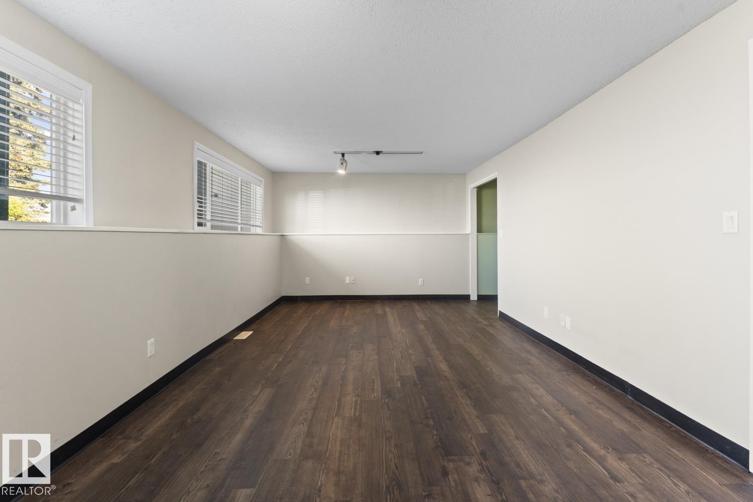 315 Lakeshore DR - 25