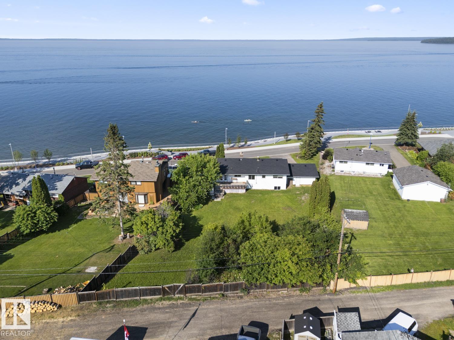 315 Lakeshore DR - Image 4