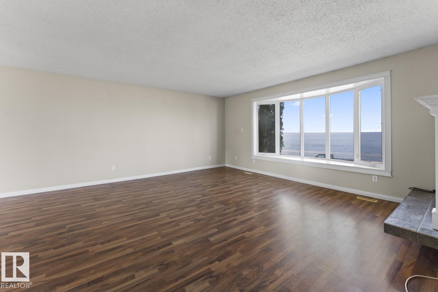 315 Lakeshore DR - 6