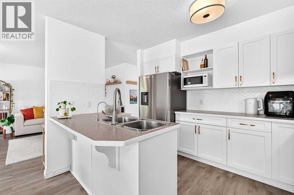 #35 102 Canoe Square SW - 12