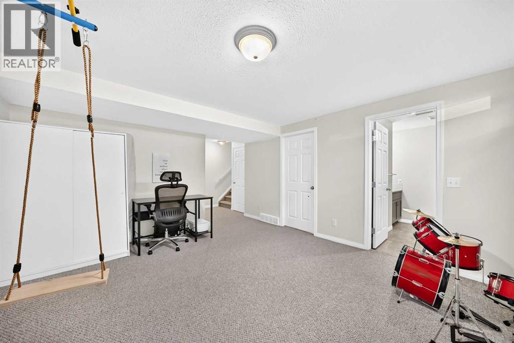 #35 102 Canoe Square SW - 33