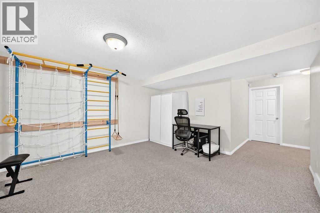 #35 102 Canoe Square SW - 34