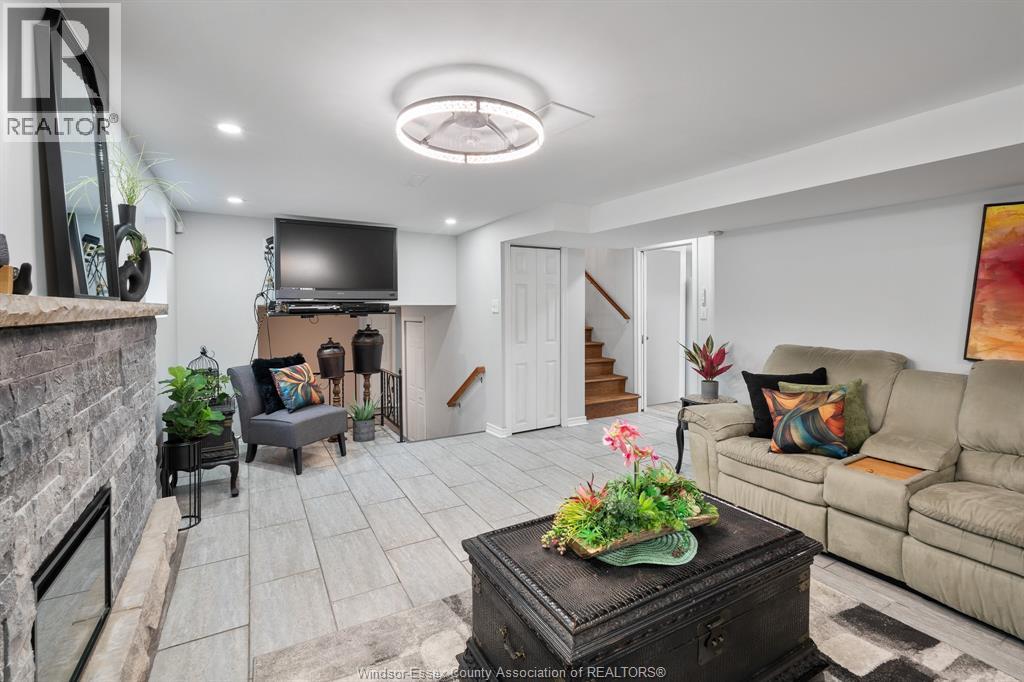 1491 ELLROSE AVENUE - 41