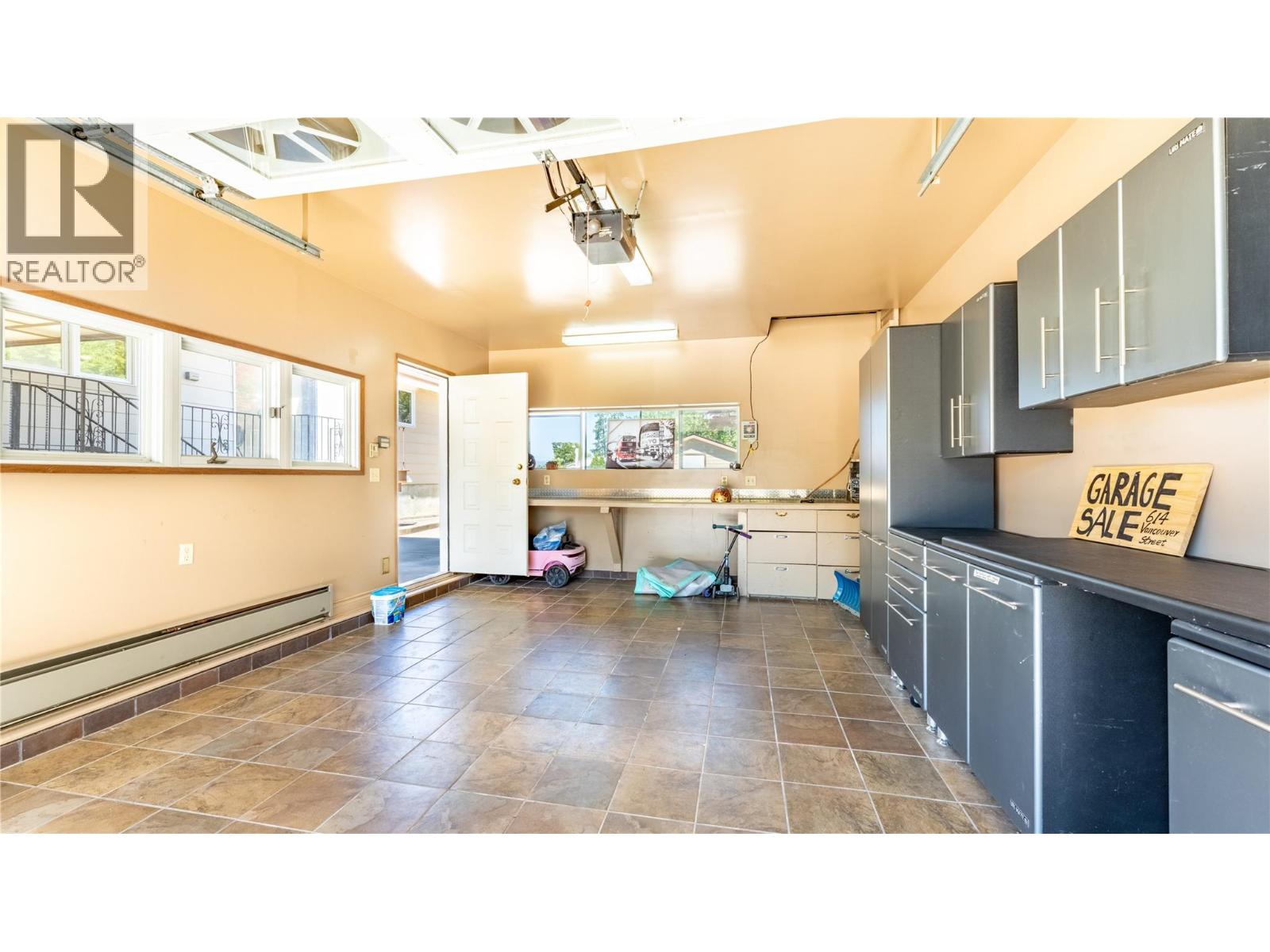 614 VANCOUVER N Street - 44