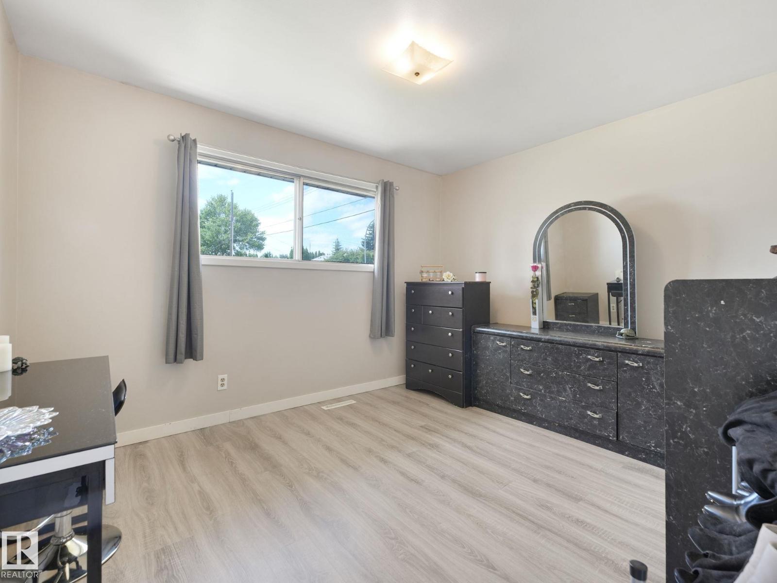 13323 58 ST NW - 32