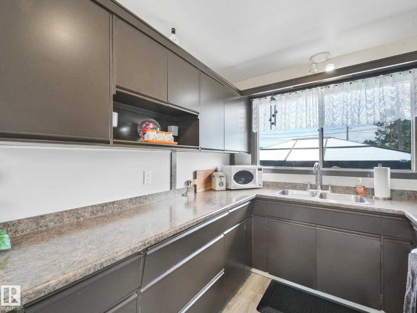 13323 58 ST NW - 40