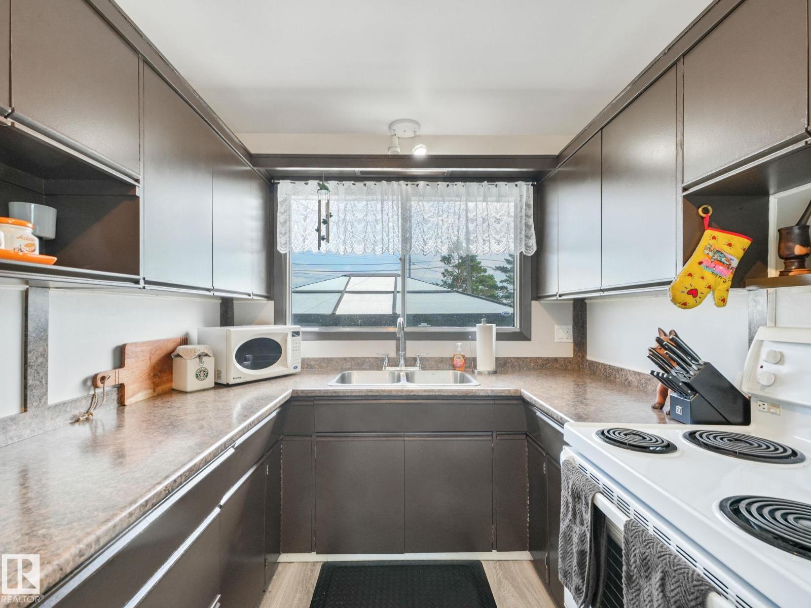 13323 58 ST NW - 43