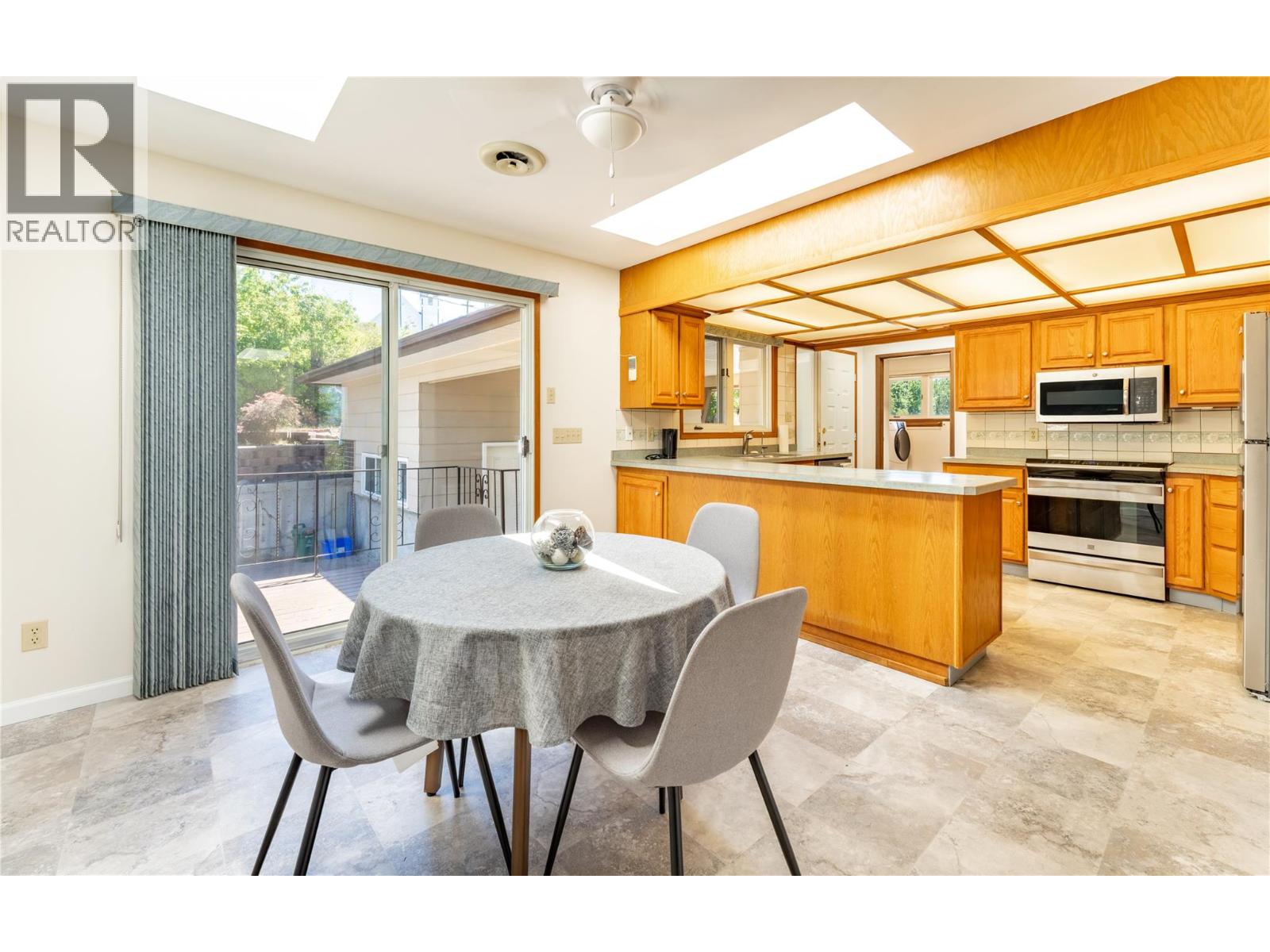 614 VANCOUVER N Street - 13