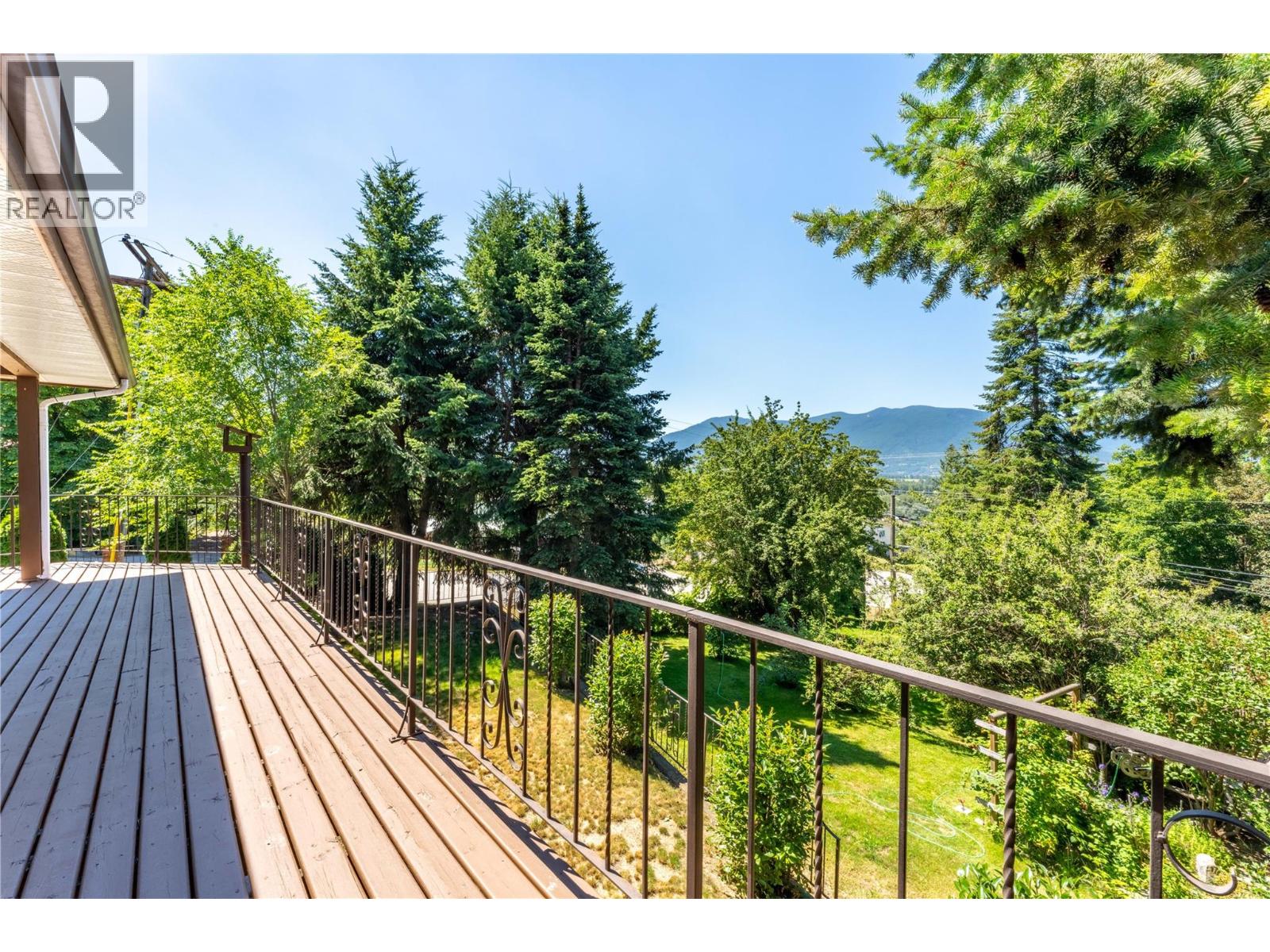 614 VANCOUVER N Street - 29