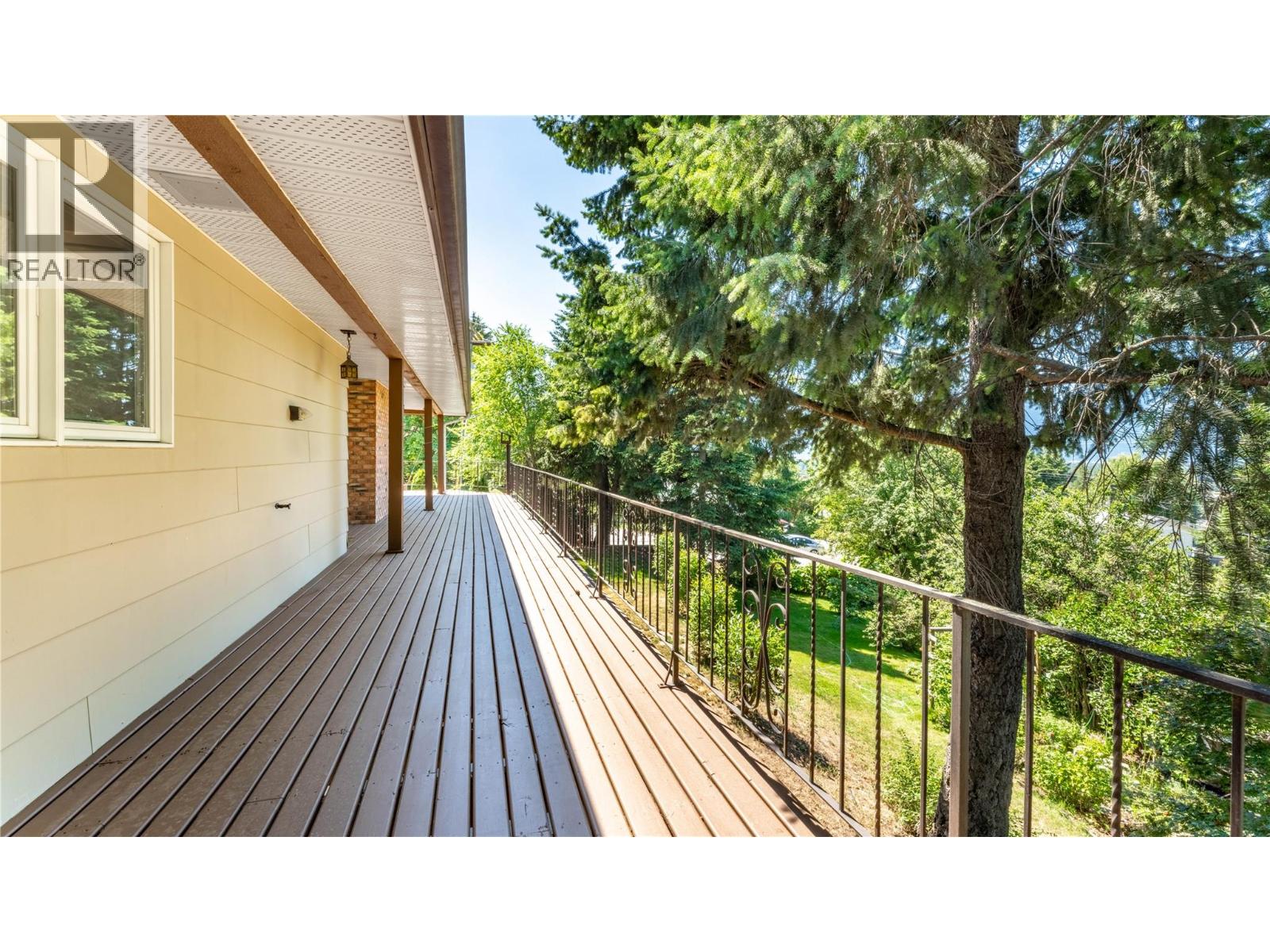 614 VANCOUVER N Street - 28