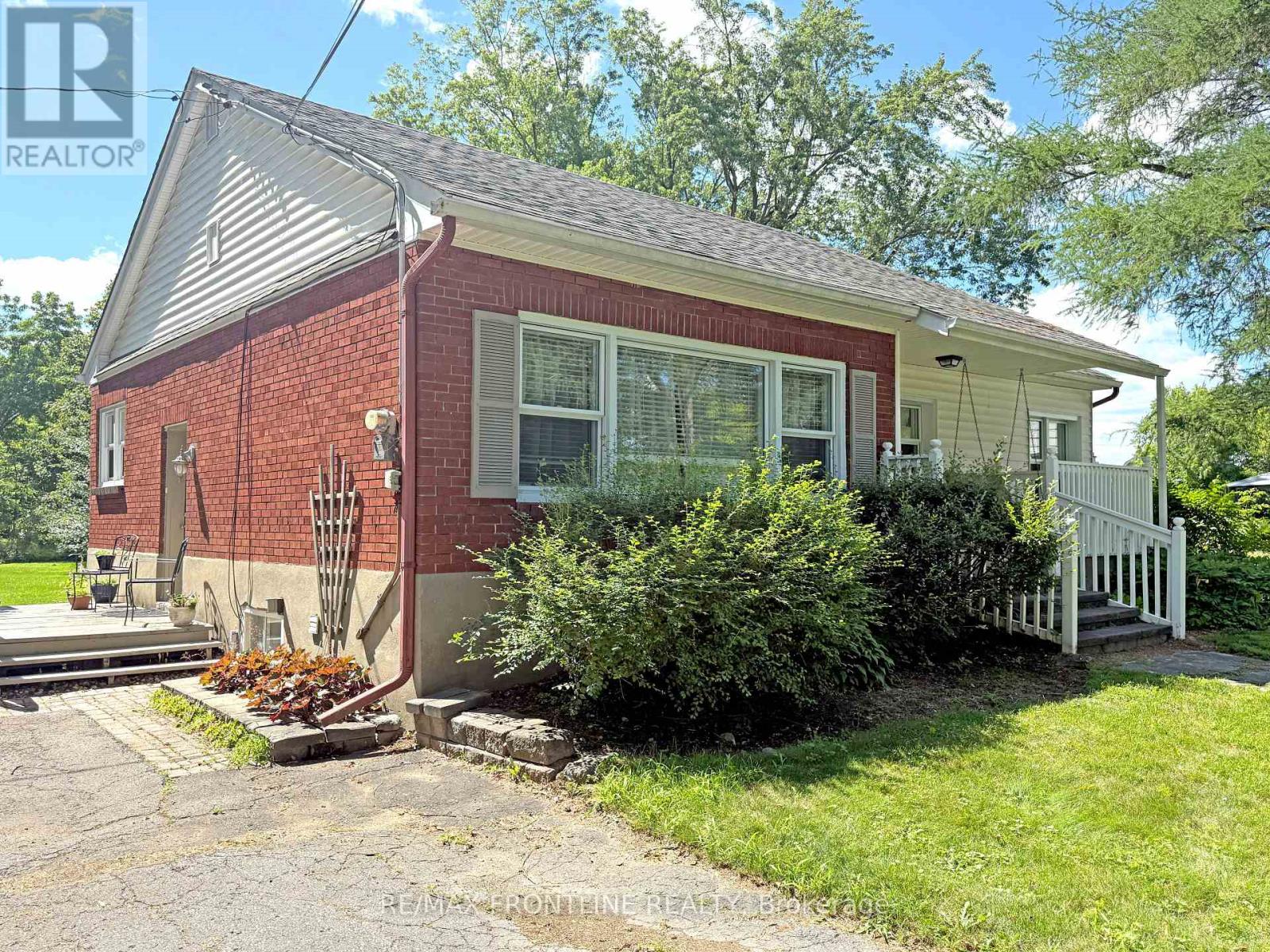 2303 JAMES CRAIG STREET - 8