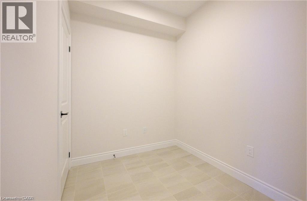 36 ANNE Street W - 18