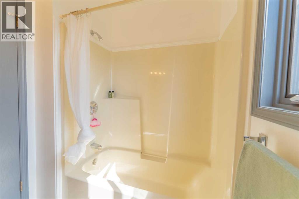 213 Lady MacDonald Drive - Image 35