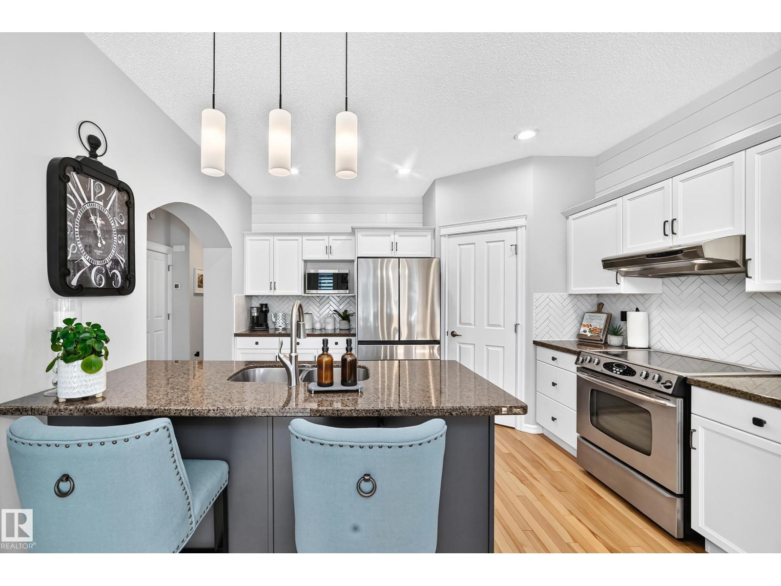 823 77 ST SW SW - 18