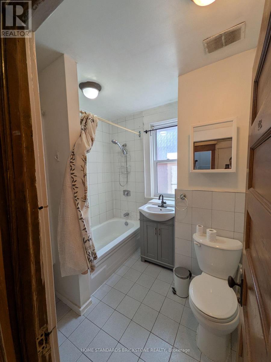 136 MEDLAND STREET - 17