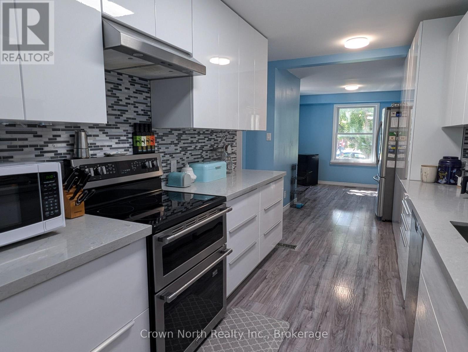 60 POCHON AVENUE - 10