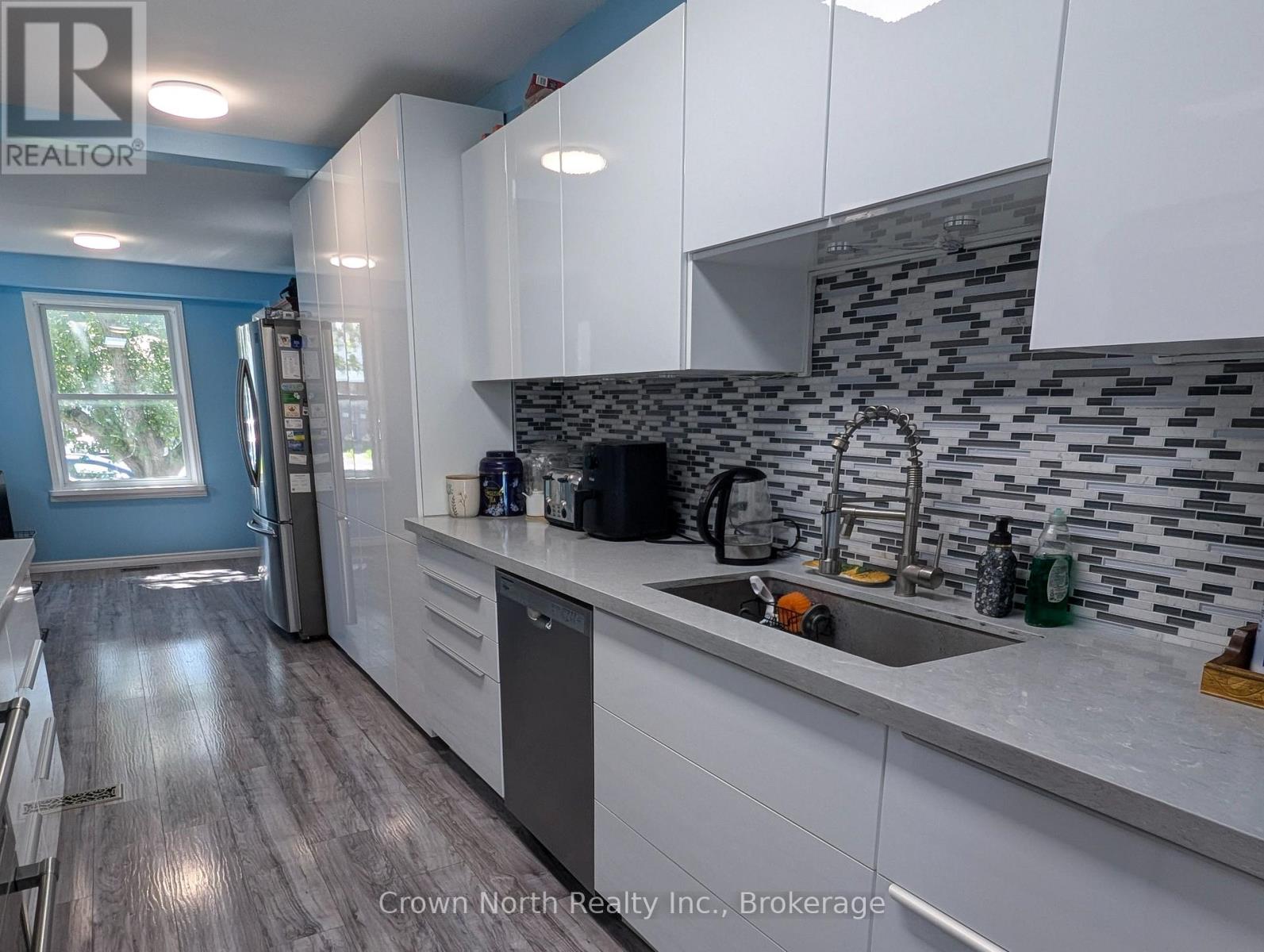 60 POCHON AVENUE - 11