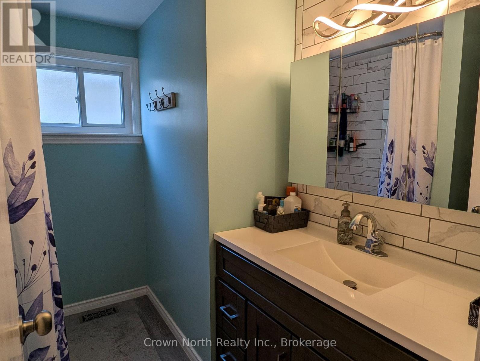 60 POCHON AVENUE - 17