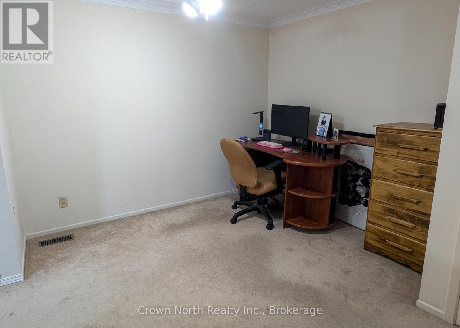 60 POCHON AVENUE - 21