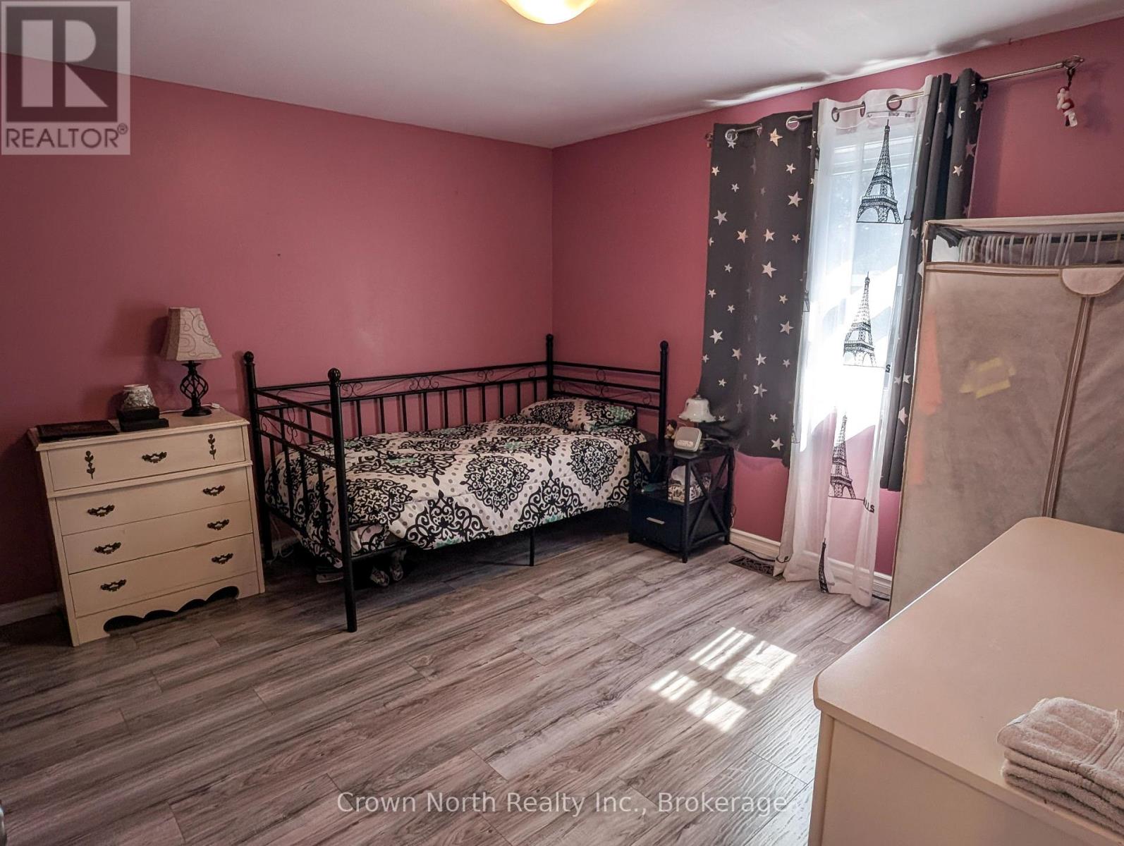 60 POCHON AVENUE - 27