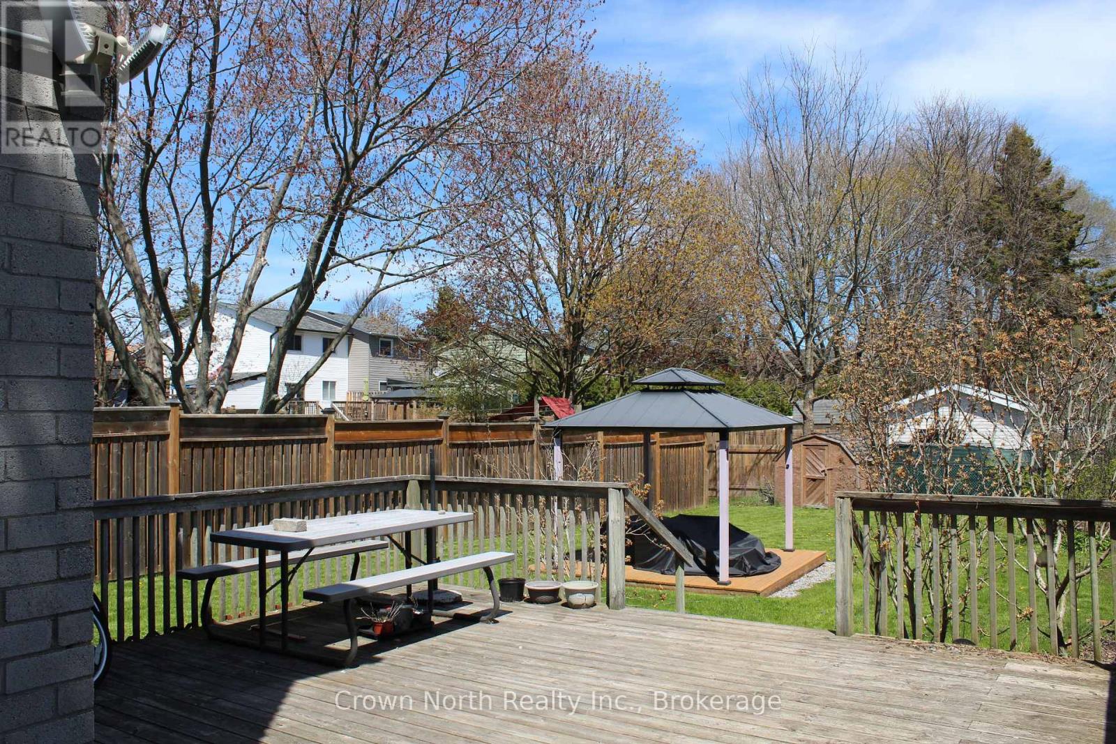 60 POCHON AVENUE - 38