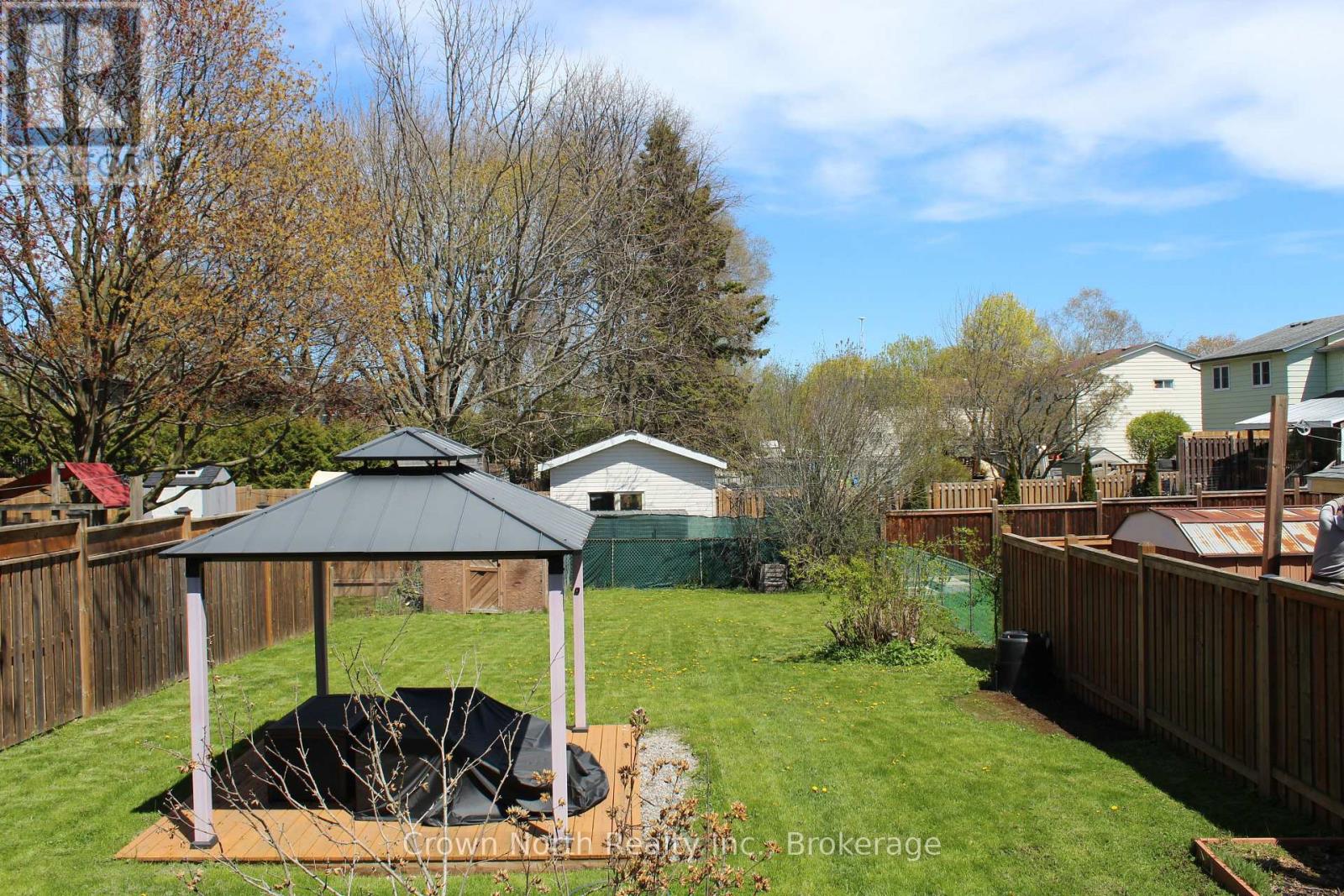 60 POCHON AVENUE - 39
