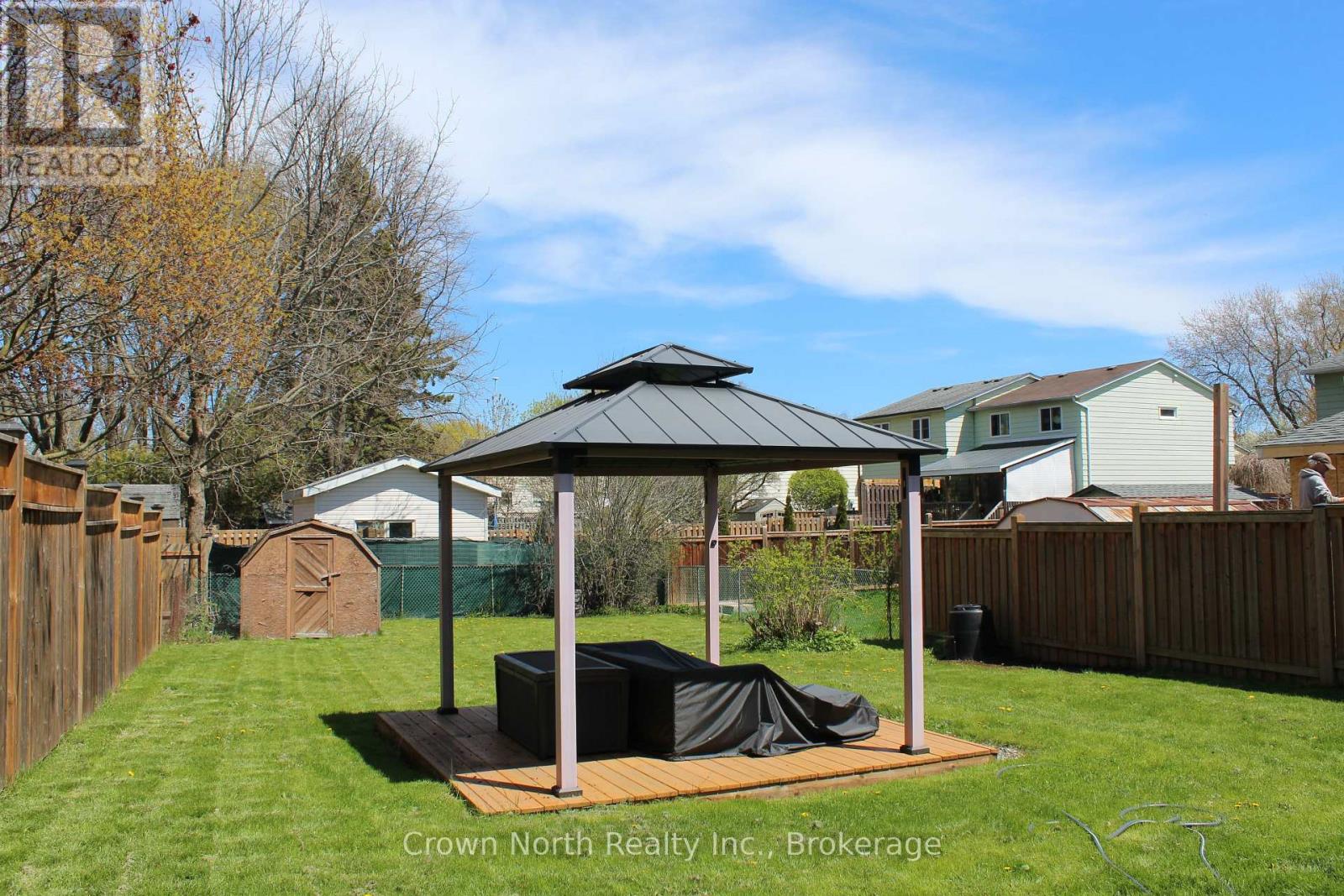 60 POCHON AVENUE - 40