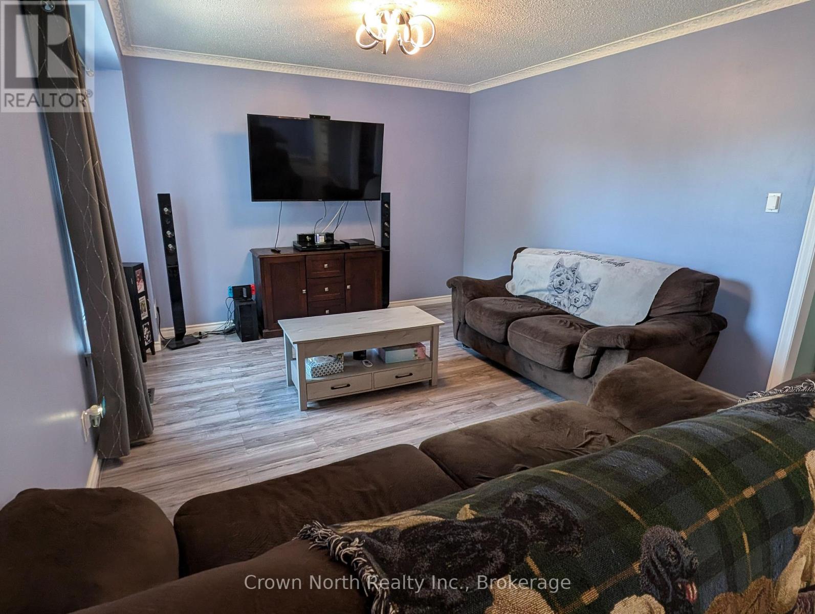 60 POCHON AVENUE - 6
