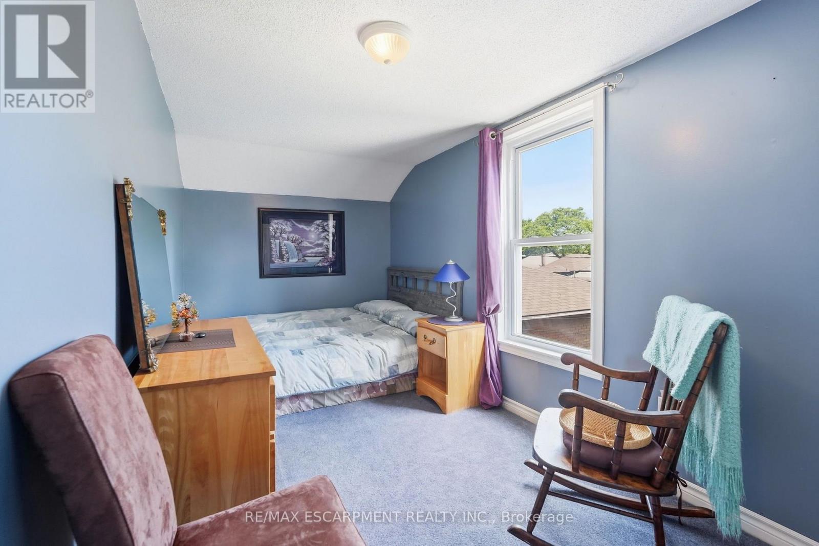 18 PROVINCE STREET N - 22