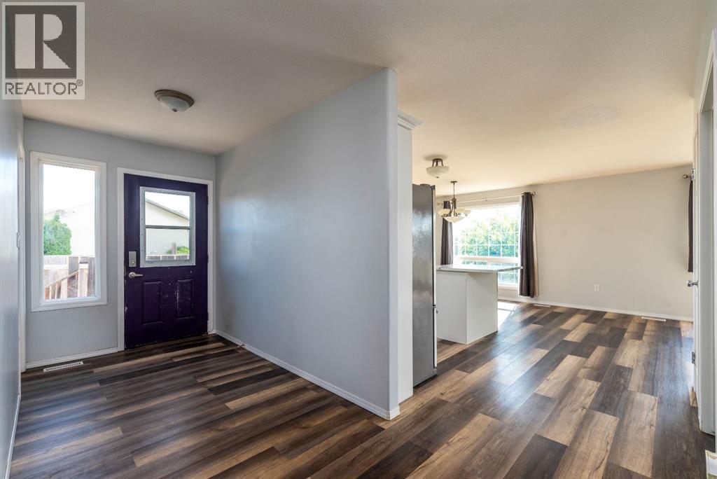 1501 49 Avenue - 3