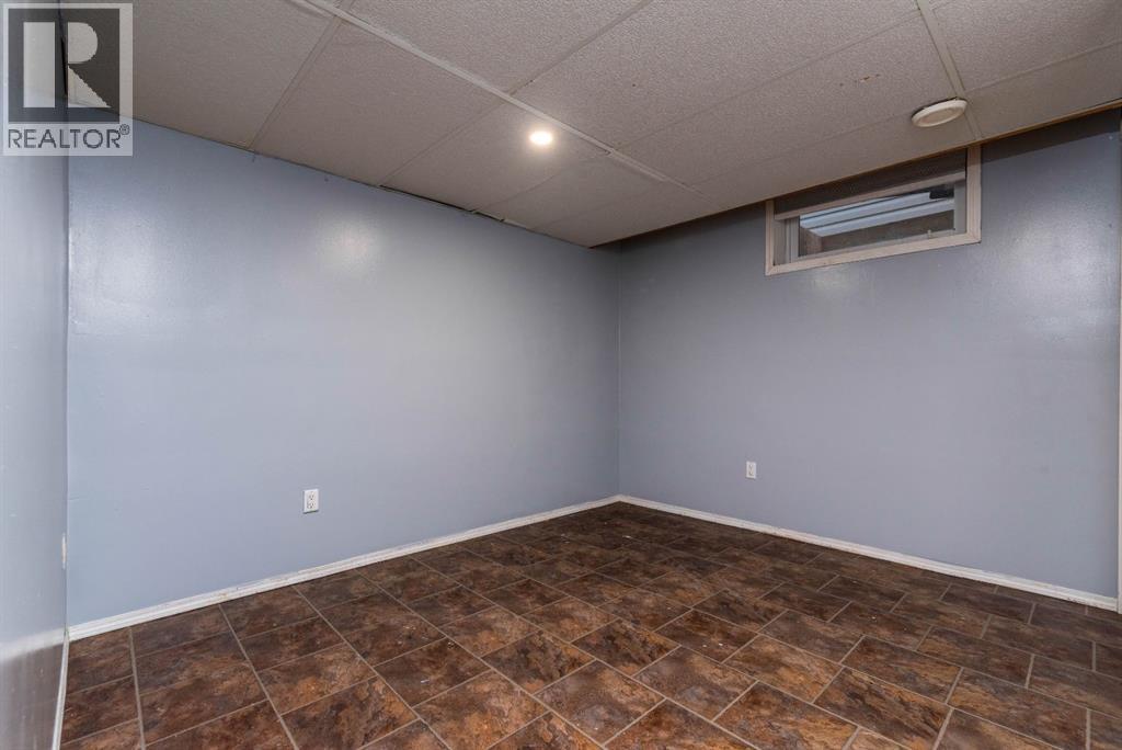 1501 49 Avenue - 24