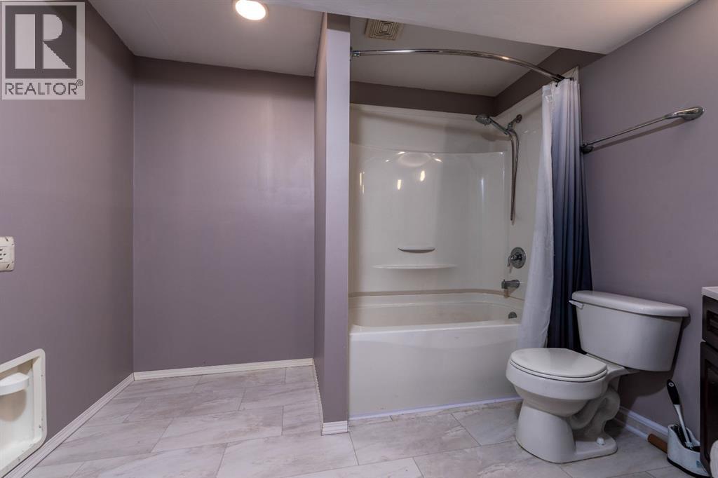 1501 49 Avenue - 23