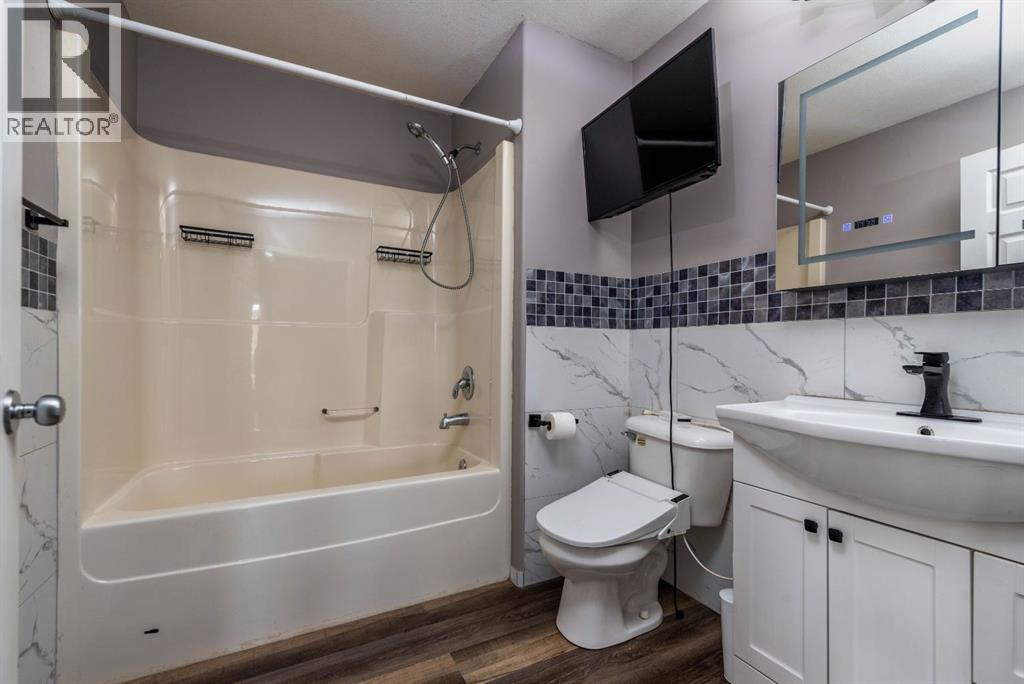 1501 49 Avenue - 12
