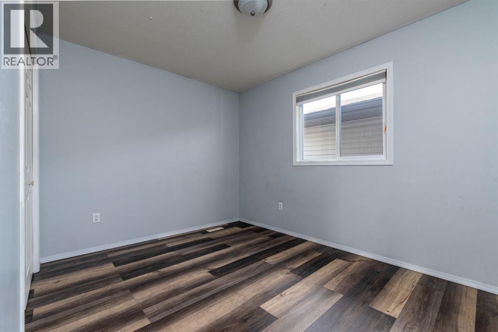 1501 49 Avenue - 15