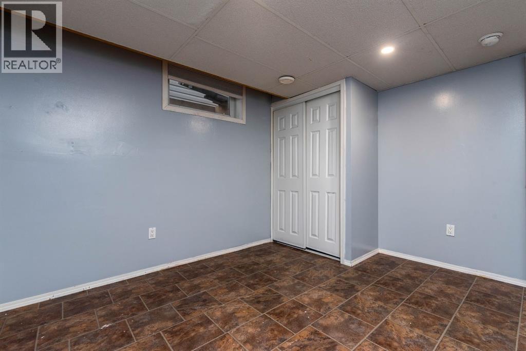 1501 49 Avenue - 25