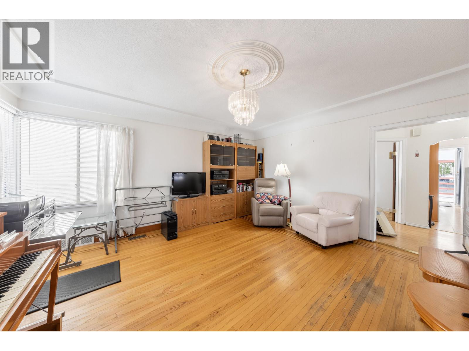 4 Bed, 2 Bath House for Sale in Vancouver – 3378 E 26TH AVENUE, Vancouver – MLS# R3148643 - Image 6
