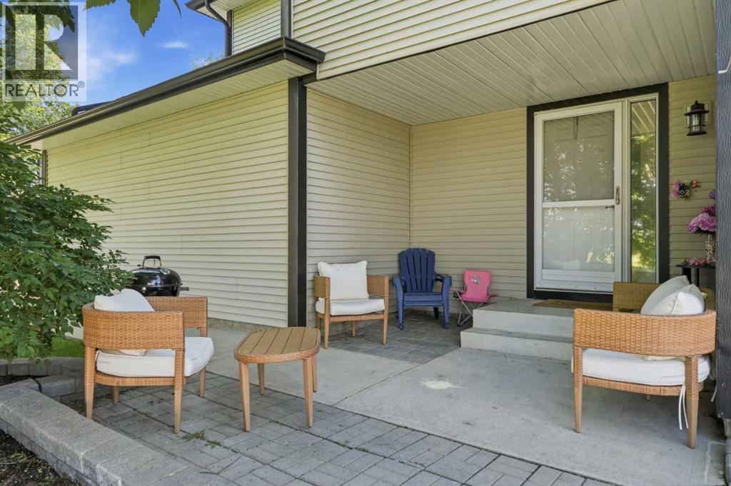 #18 15 Silver Springs Way NW - 35