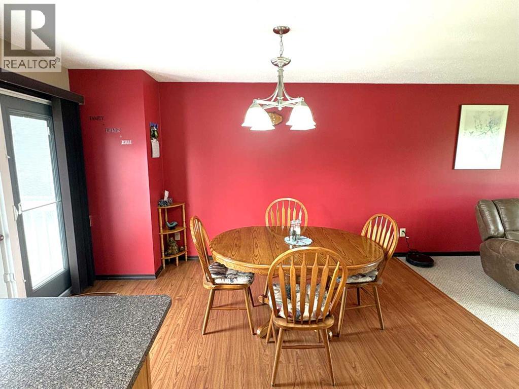 5402 47 Avenue W - 12