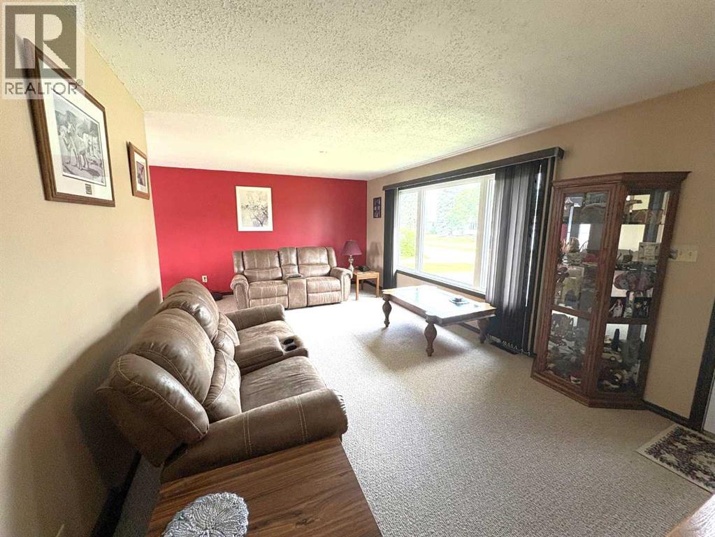 5402 47 Avenue W - 18
