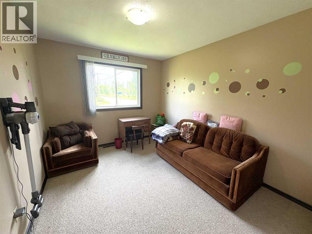 5402 47 Avenue W - 22