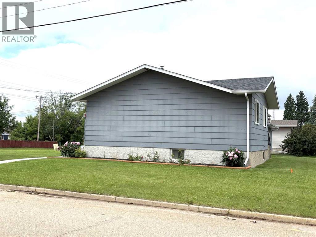 5402 47 Avenue W - 3