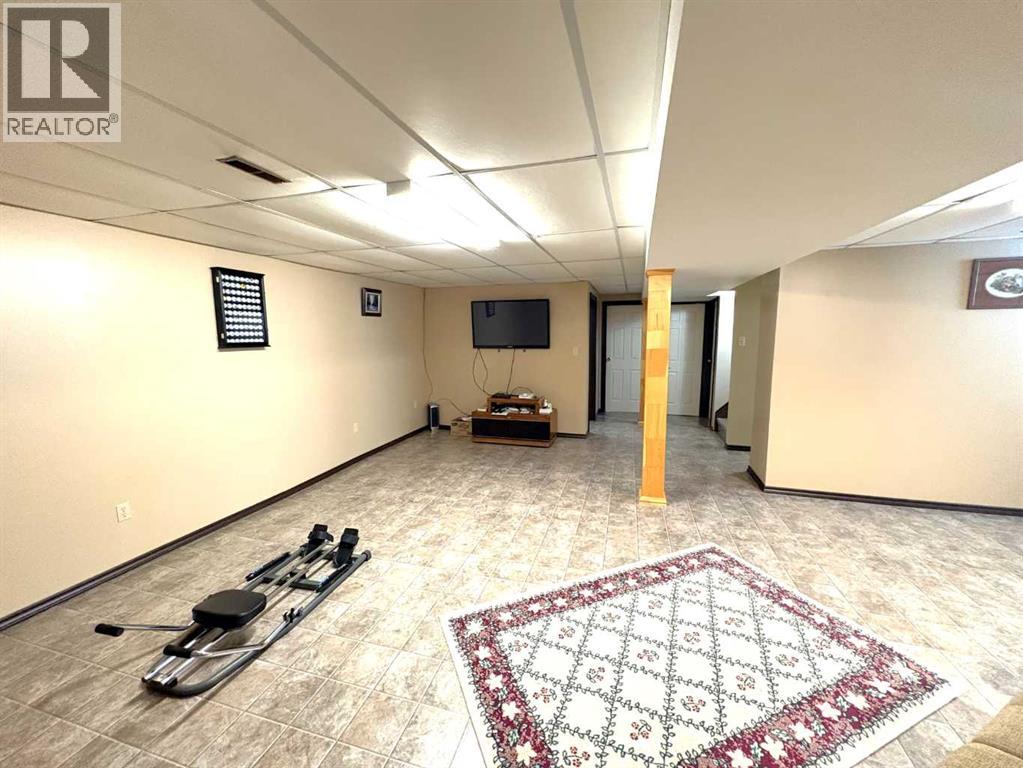 5402 47 Avenue W - 30