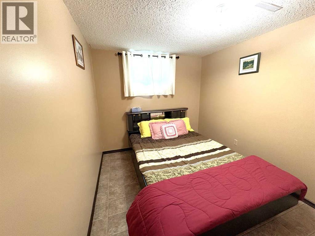 5402 47 Avenue W - 31