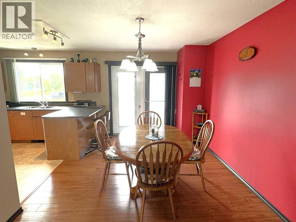 5402 47 Avenue W - 13