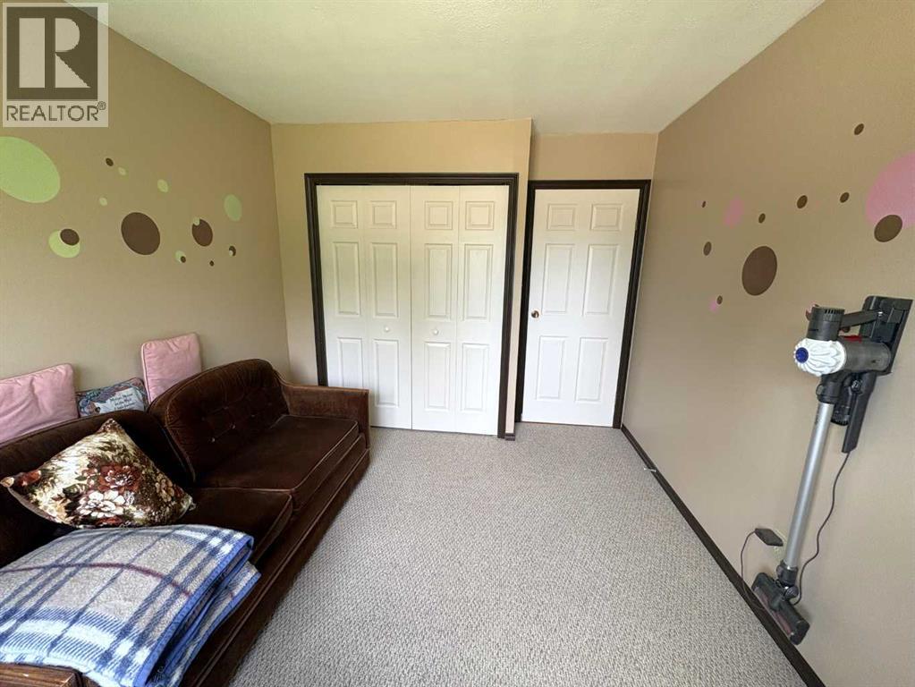 5402 47 Avenue W - 23