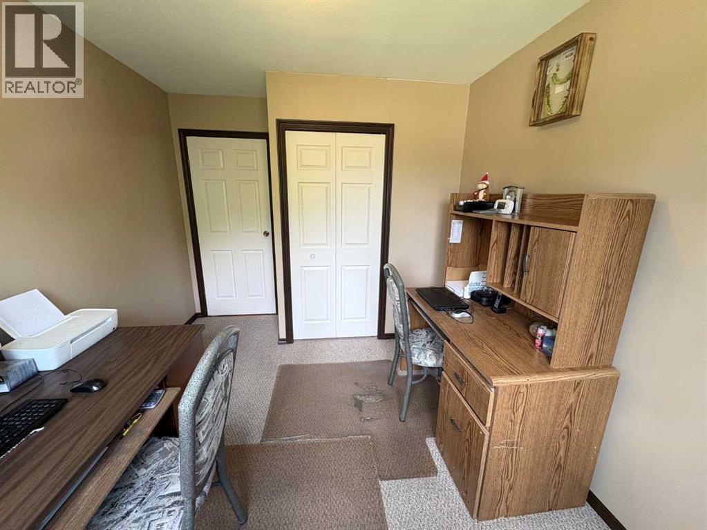 5402 47 Avenue W - 25