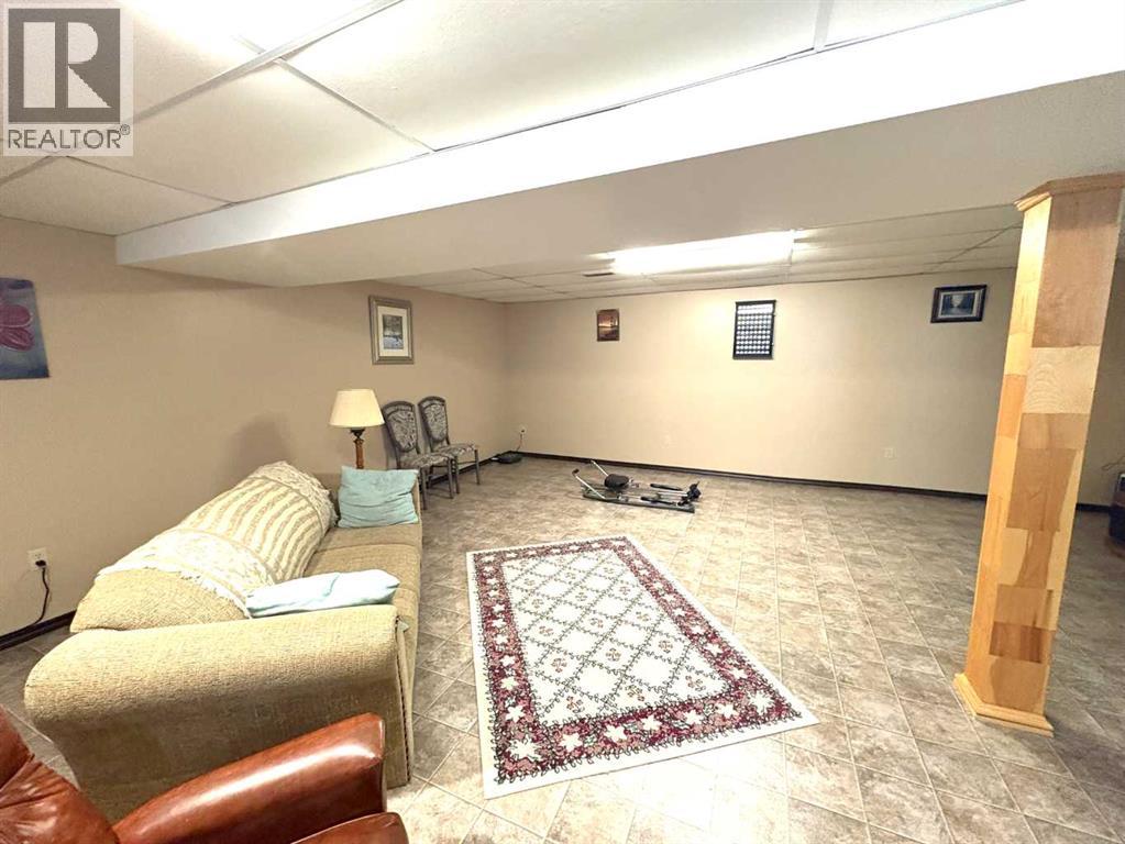 5402 47 Avenue W - 29