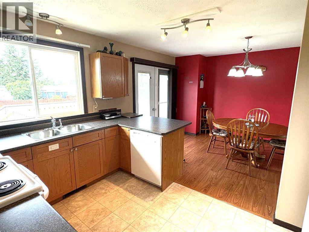 5402 47 Avenue W - 11